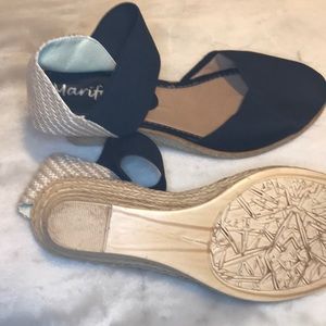 New covered Wedged Sandals